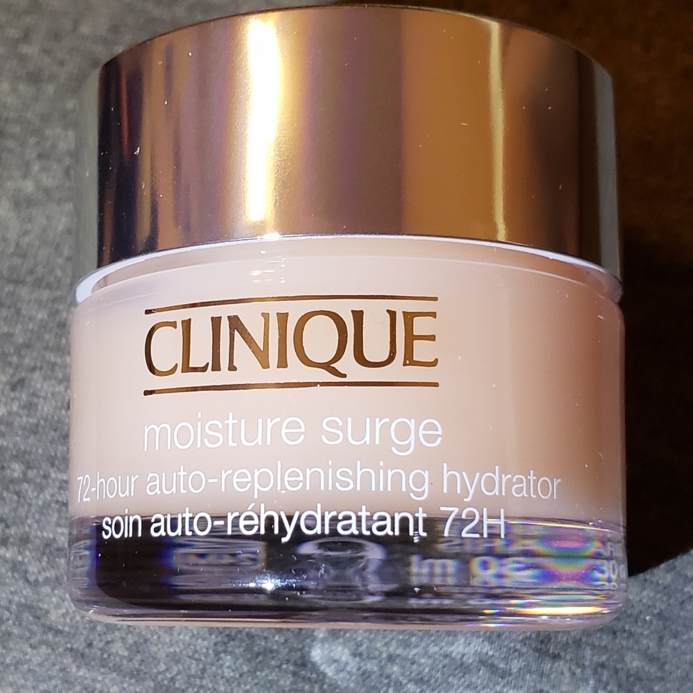 Clinique Moisture Surge Intense 72H Lipid-Repleneshing Hydrator Moisturizer